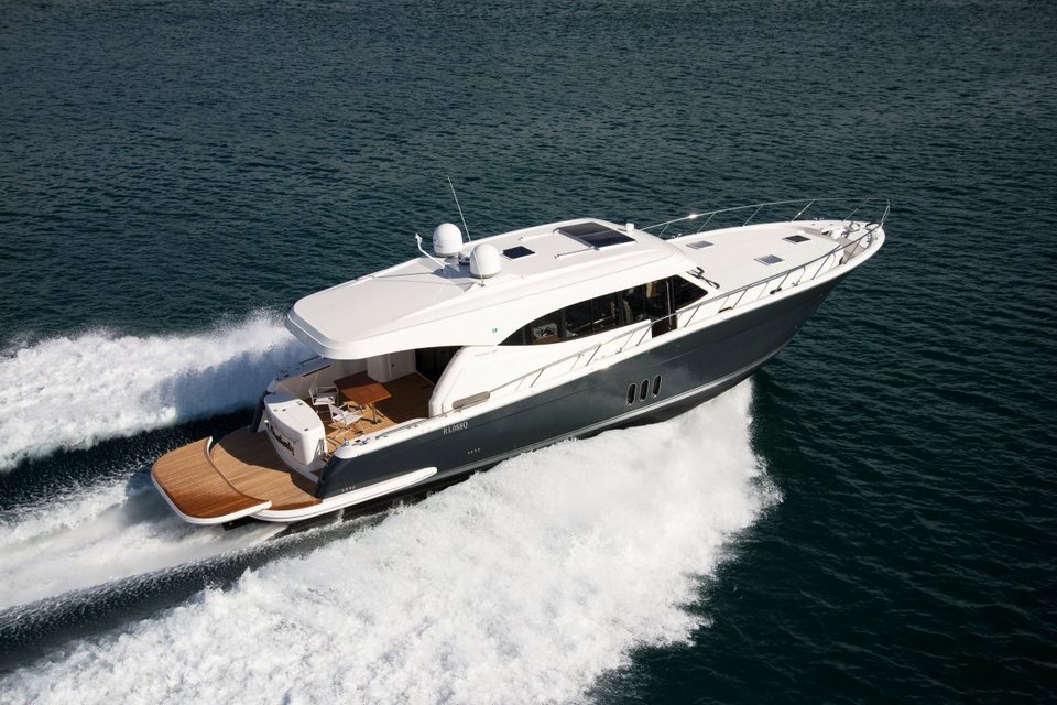 360 VR Virtual Tours of the Maritimo S62 Motoryachts