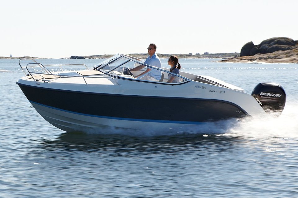 360 VR Virtual Tours of the Quicksilver Activ 595 Cruiser