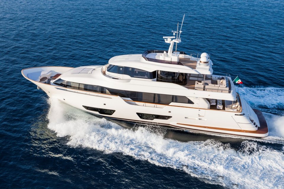 360 VR Virtual Tours of the Custom Line Navetta 28