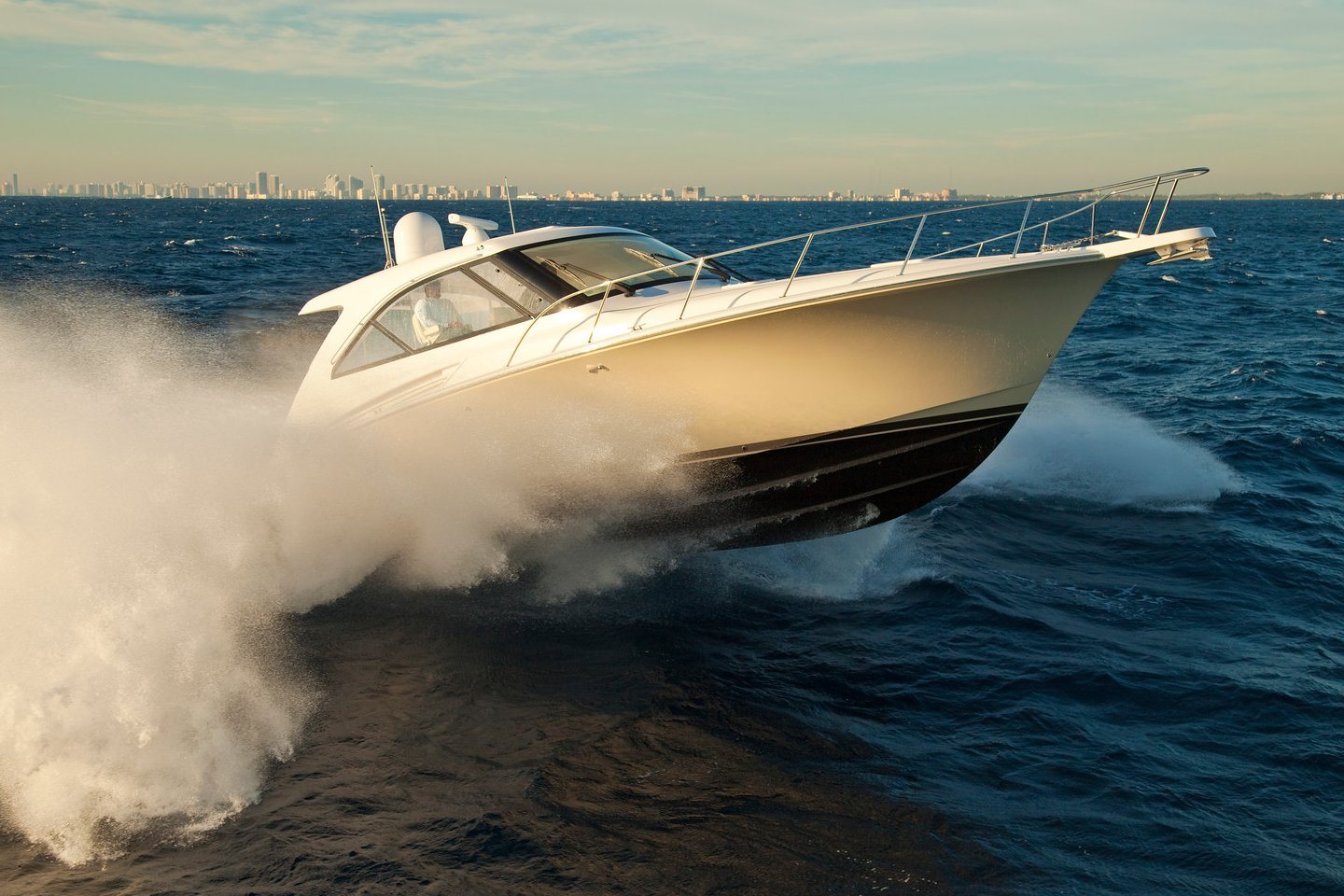 360 VR Virtual Tours of the Hatteras 45 Express