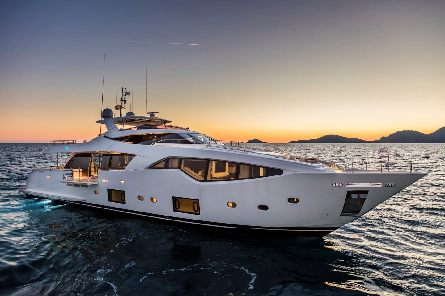 360 VR Virtual Tours of the Custom Line 108'