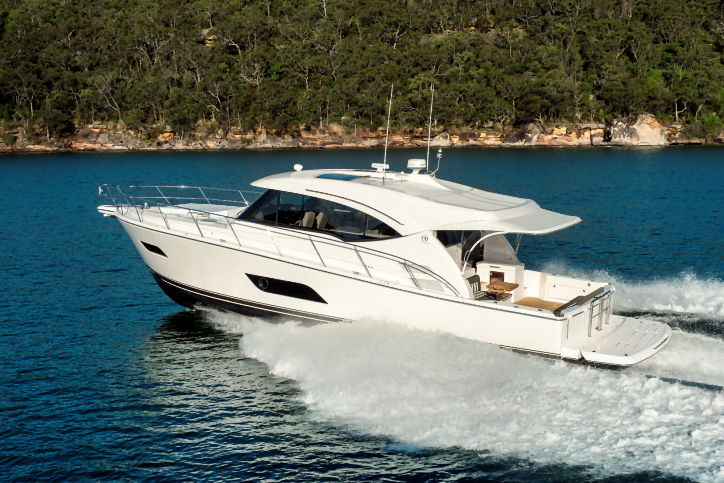360 VR Virtual Tours of the Riviera 525 SUV