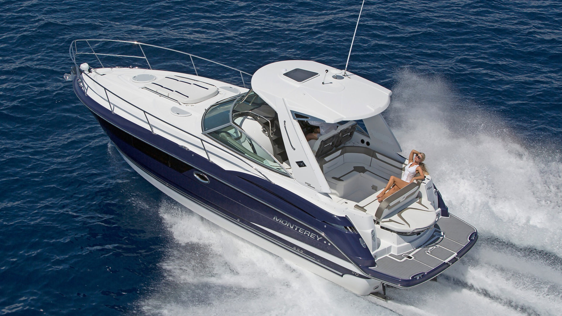 360 VR Virtual Tours of the Monterey 355 Sport Yacht