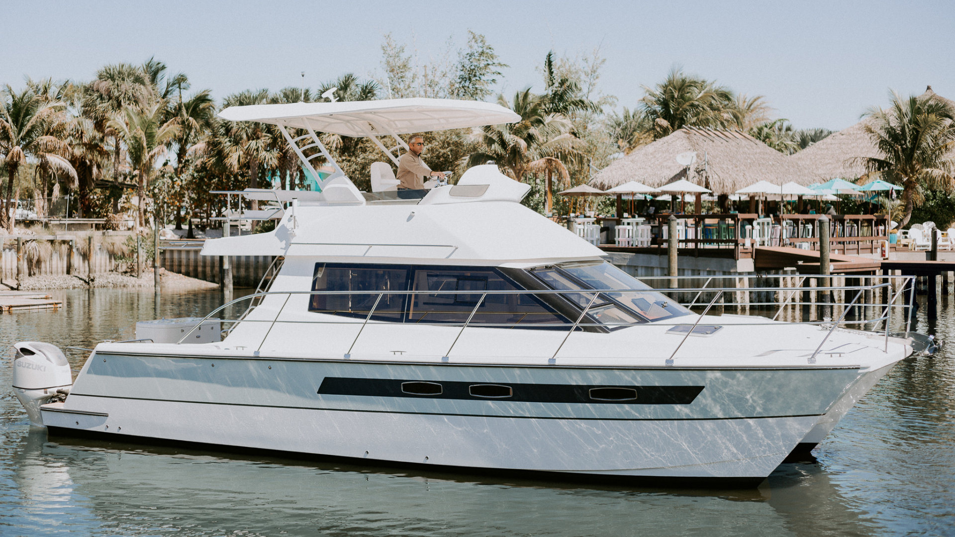 360 VR Virtual Tours of the Arrowcat 420 Flybridge