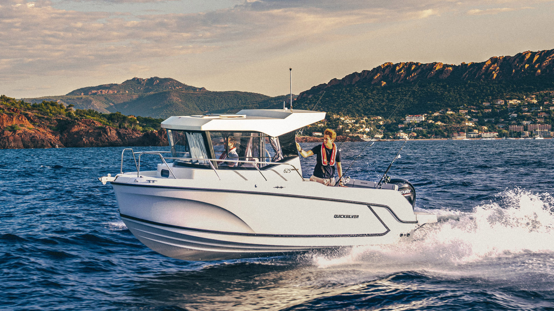360 VR Virtual Tours of the [VBS-FR] Quicksilver 625 Pilothouse
