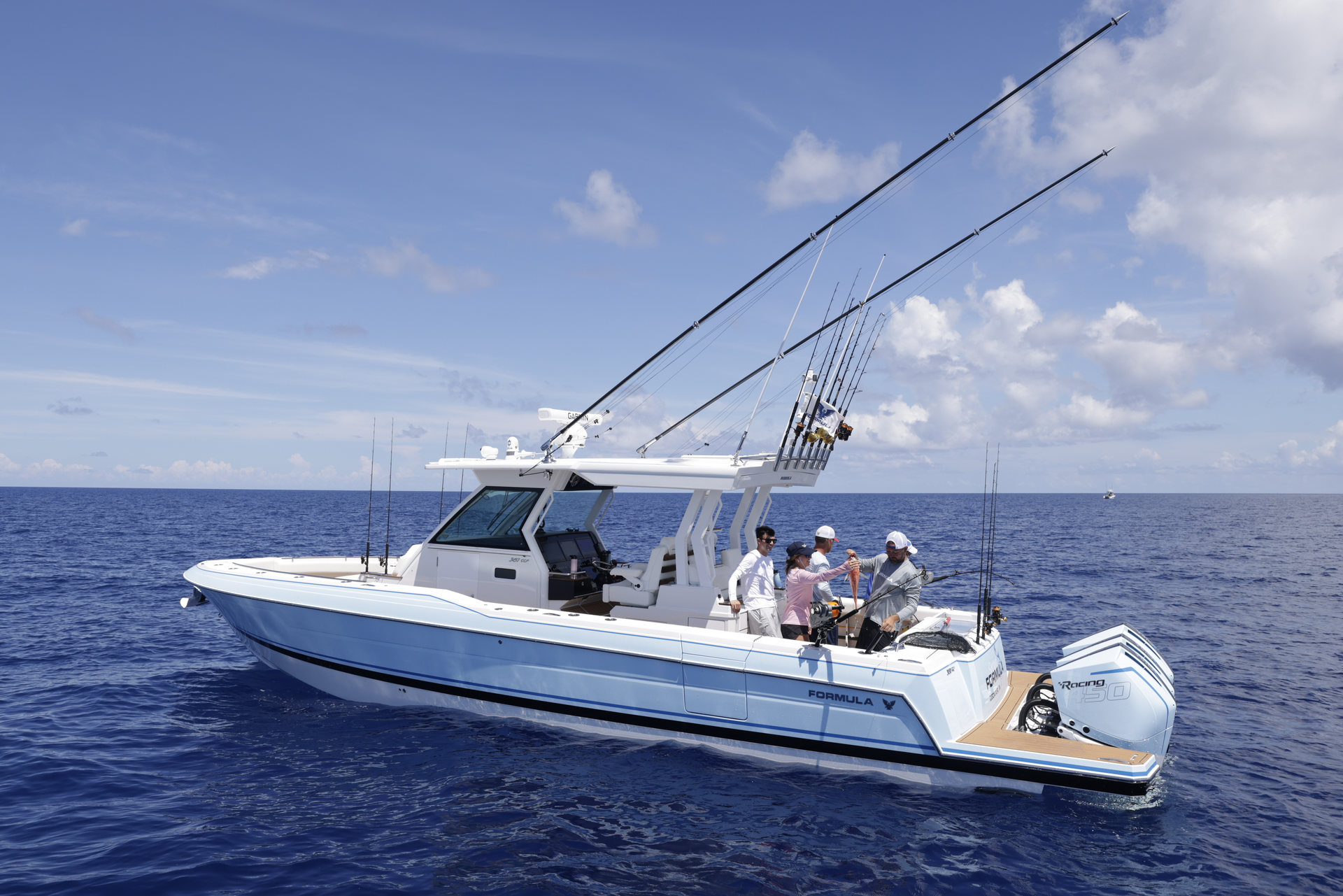 360 VR Virtual Tours of the Formula 387 Center Console Fish
