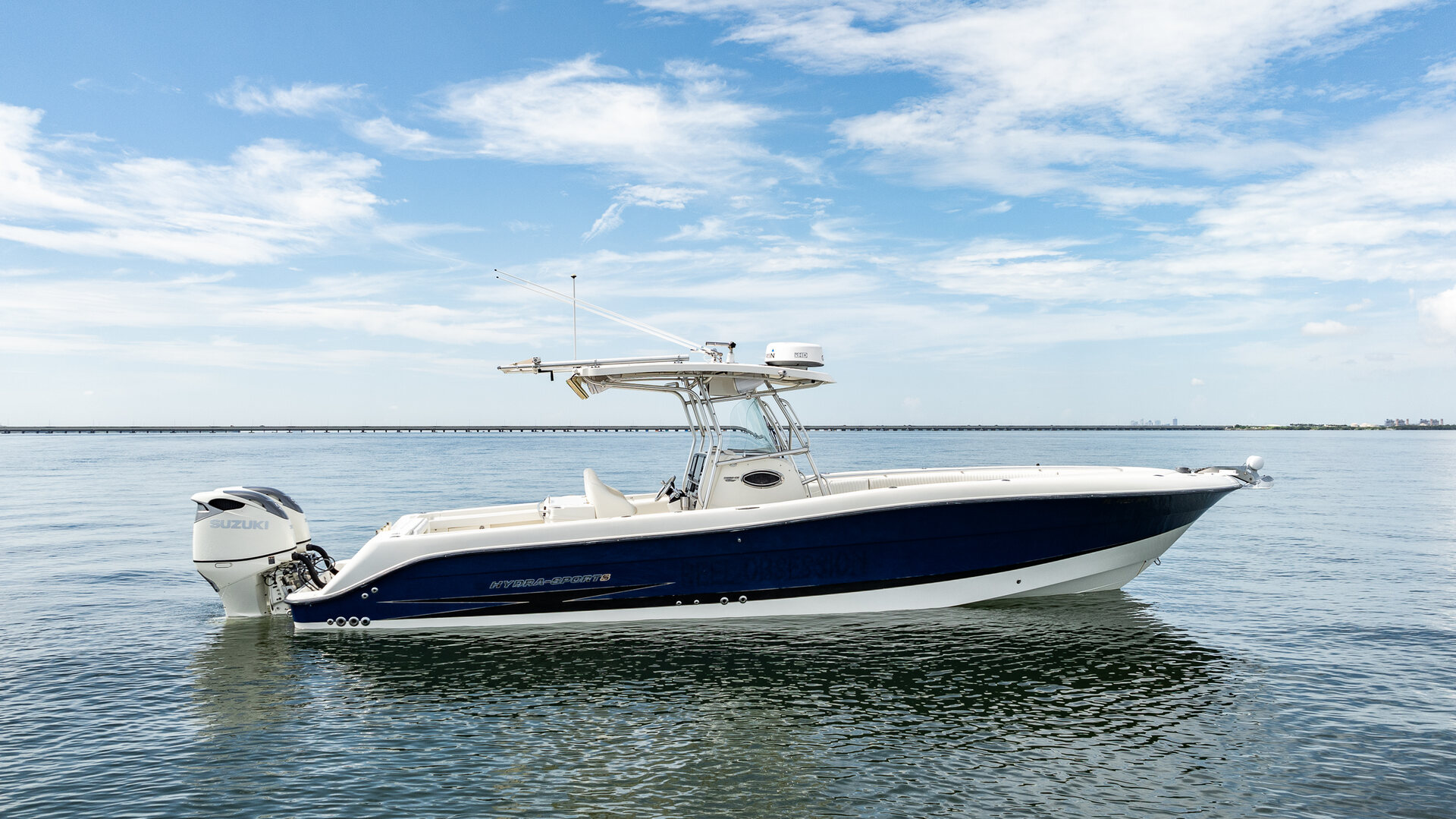 360 VR Virtual Tours of the 2004 Hydra Sports 3300 Vector