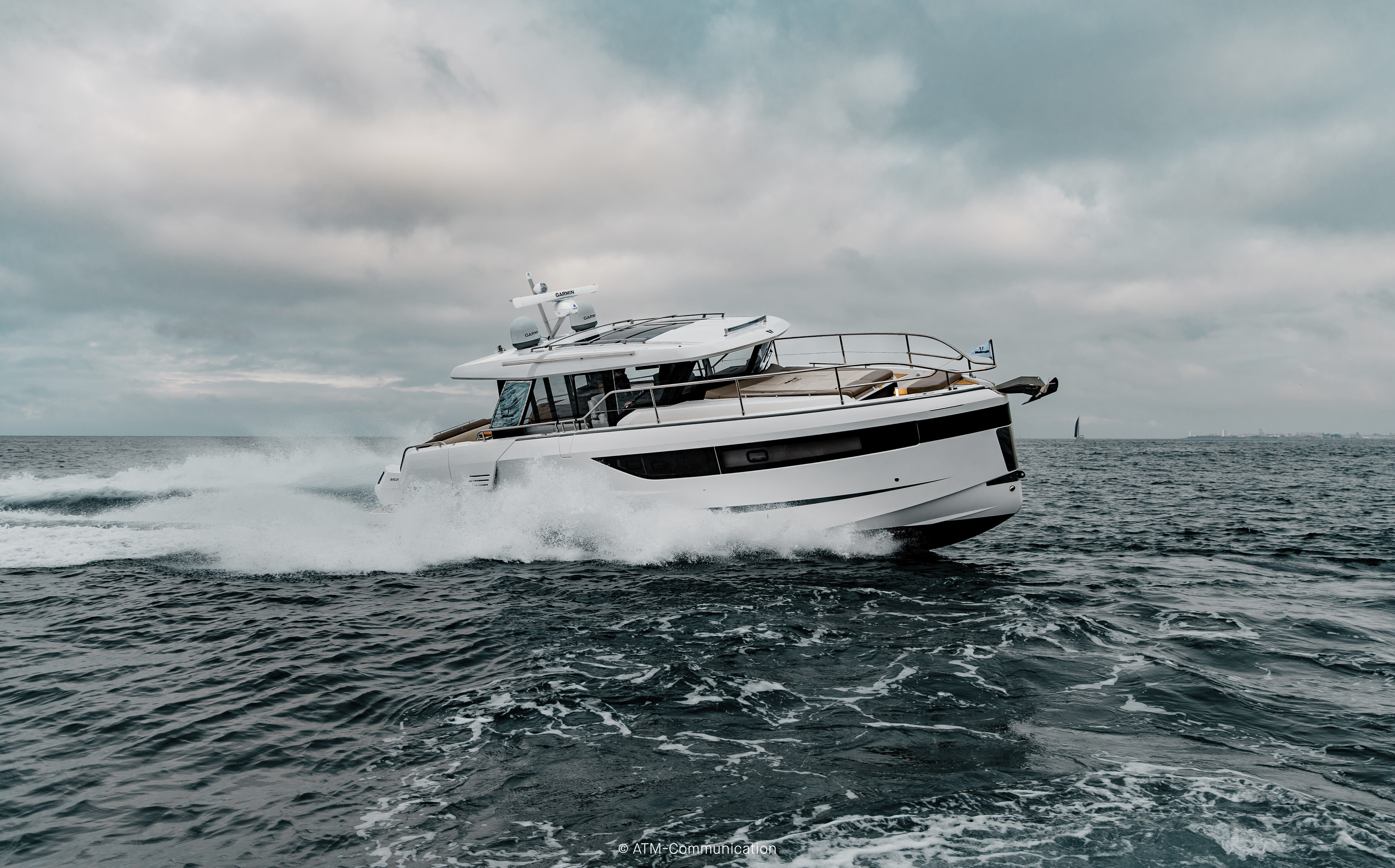 360 VR Virtual Tours of the Wellcraft 44 Explorer