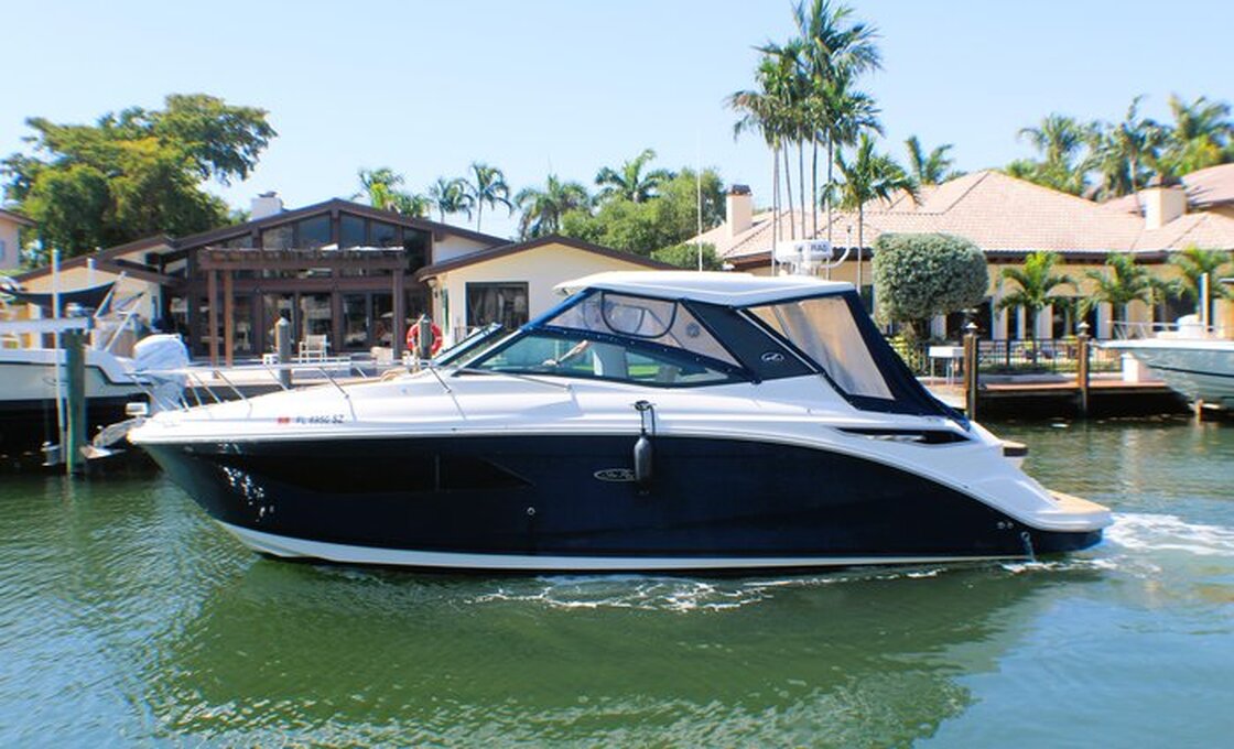 360 VR Virtual Tours of the 2021 Sea Ray 320 Sundancer 