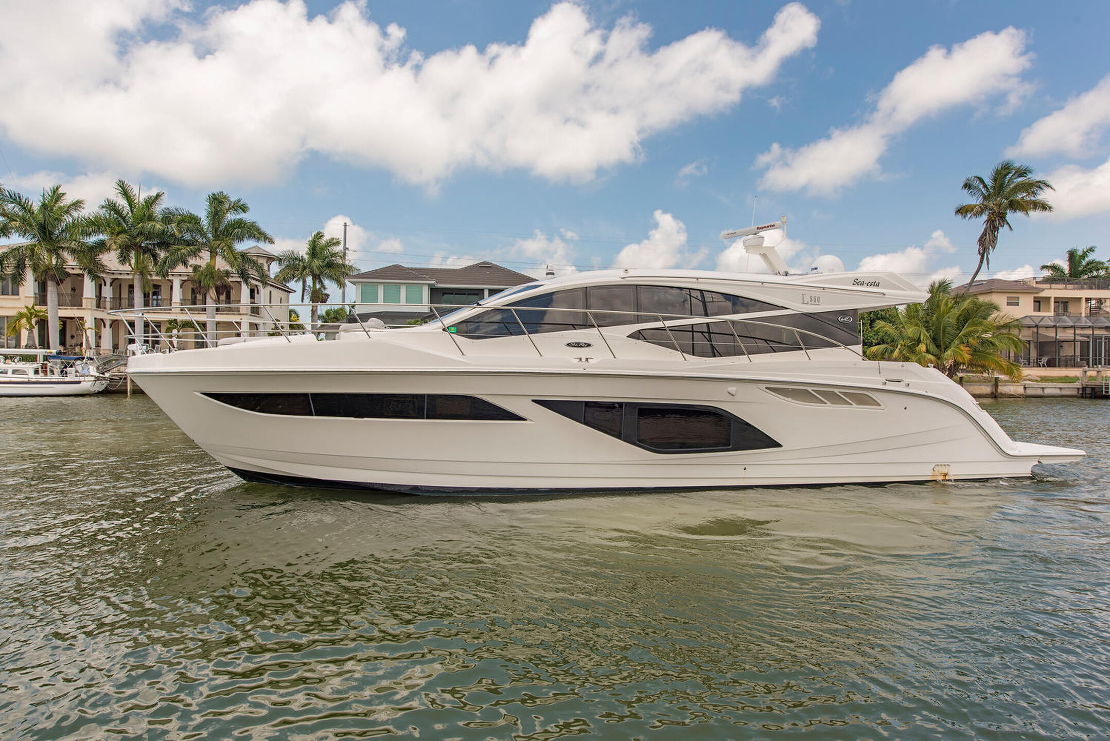 360 VR Virtual Tours of the Sea Ray L550