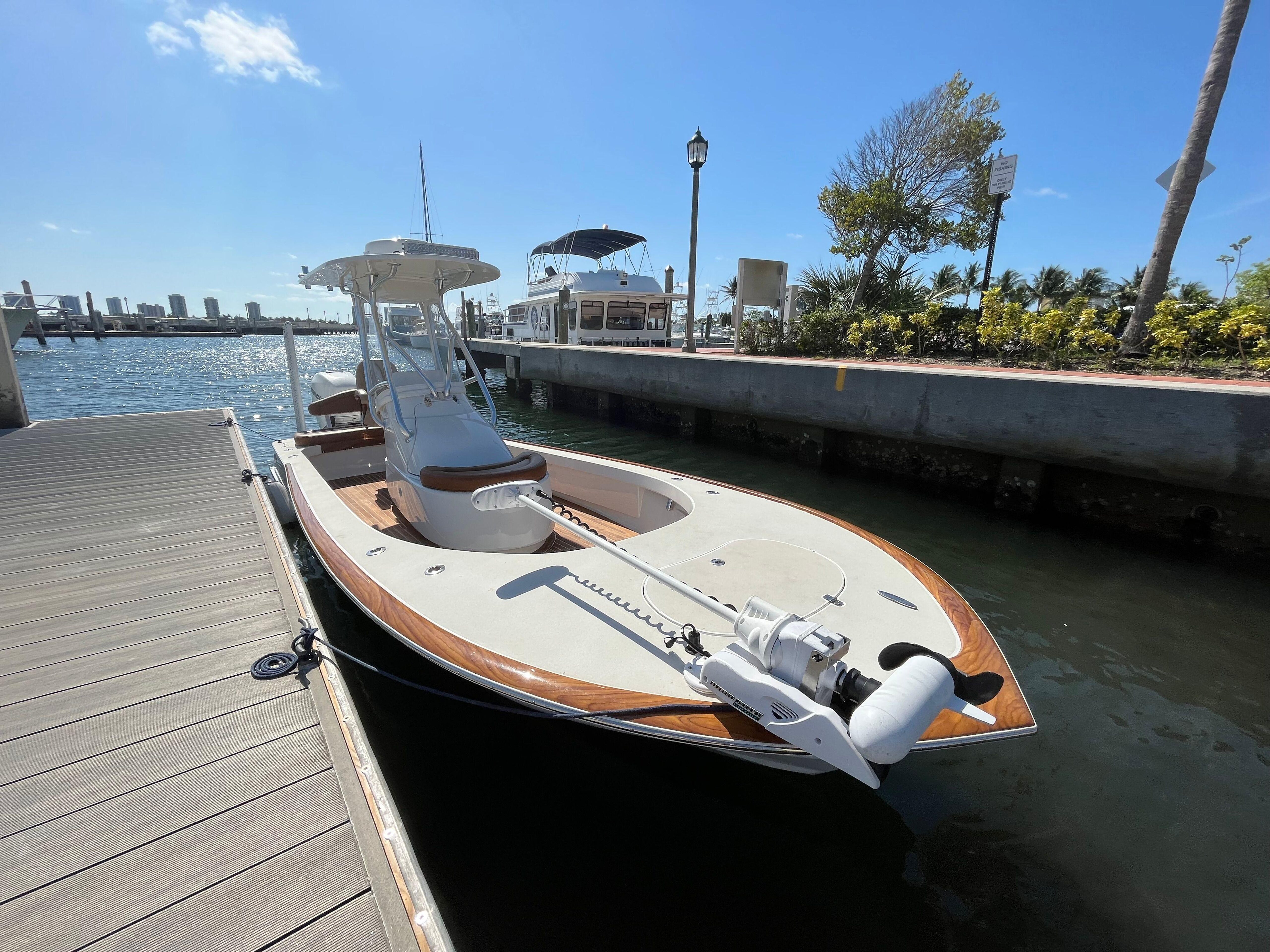 360 VR Virtual Tours of the 2019 St. James 24' Custom Bay Boat