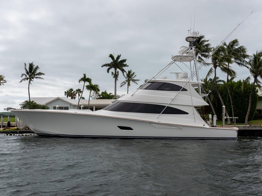 360 VR Virtual Tours of the 2019 Viking 80' Enclosed Bridge 