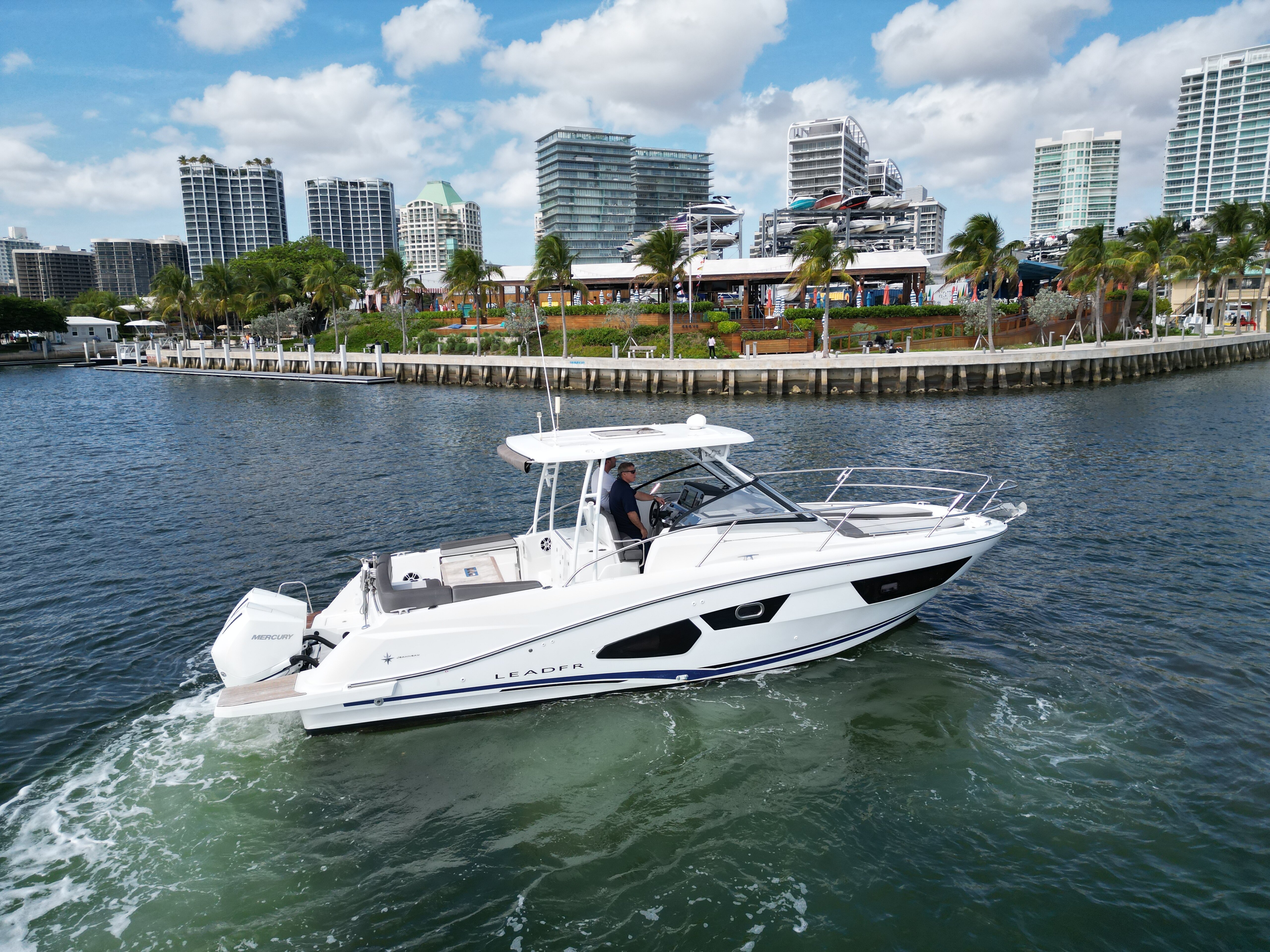 360 VR Virtual Tours of the Jeanneau 10.5 Wa