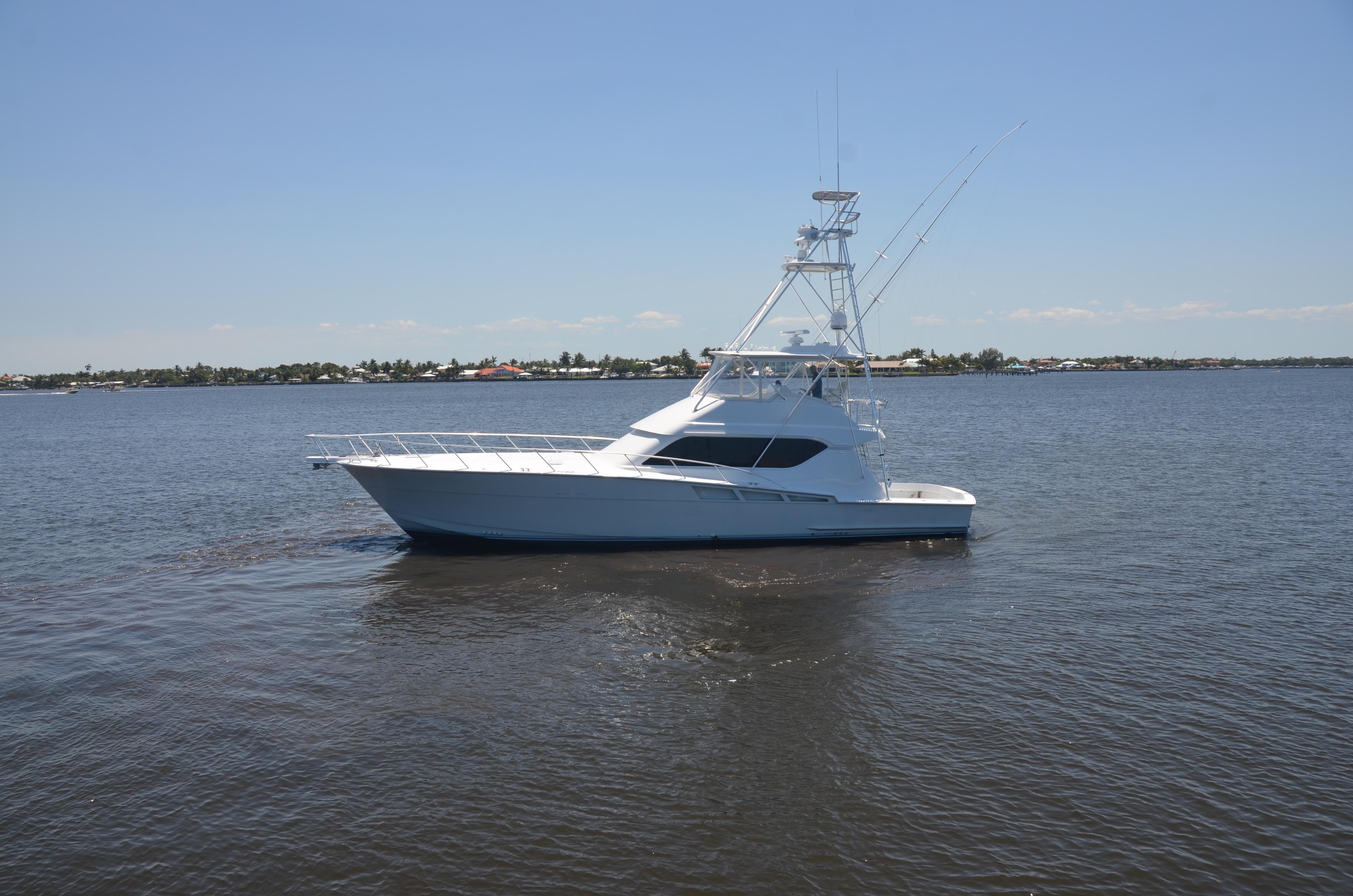 360 VR Virtual Tours of the 1999 Hatteras 60 Convertible 