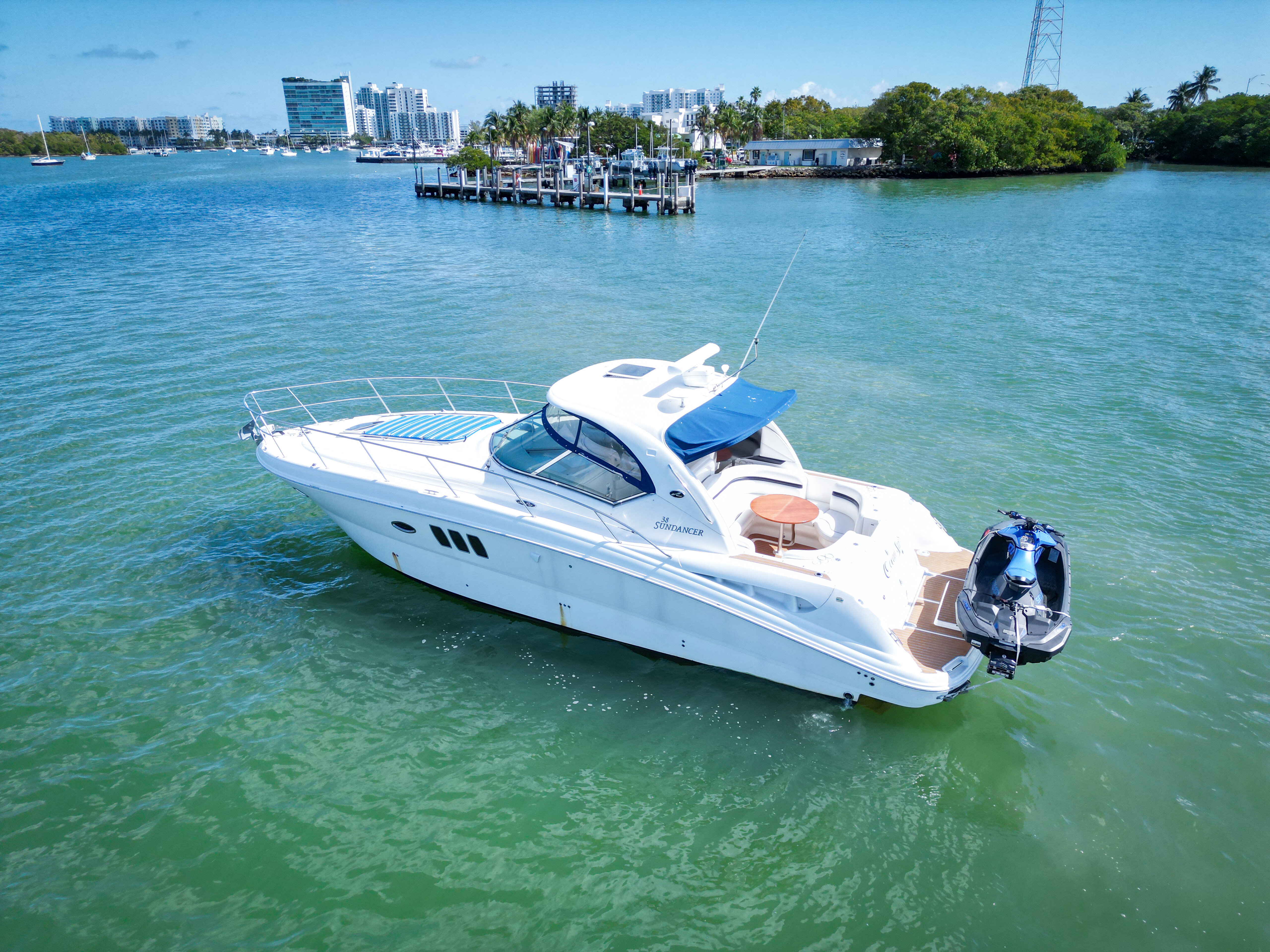 360 VR Virtual Tours of the Sea Ray 38 Sundancer