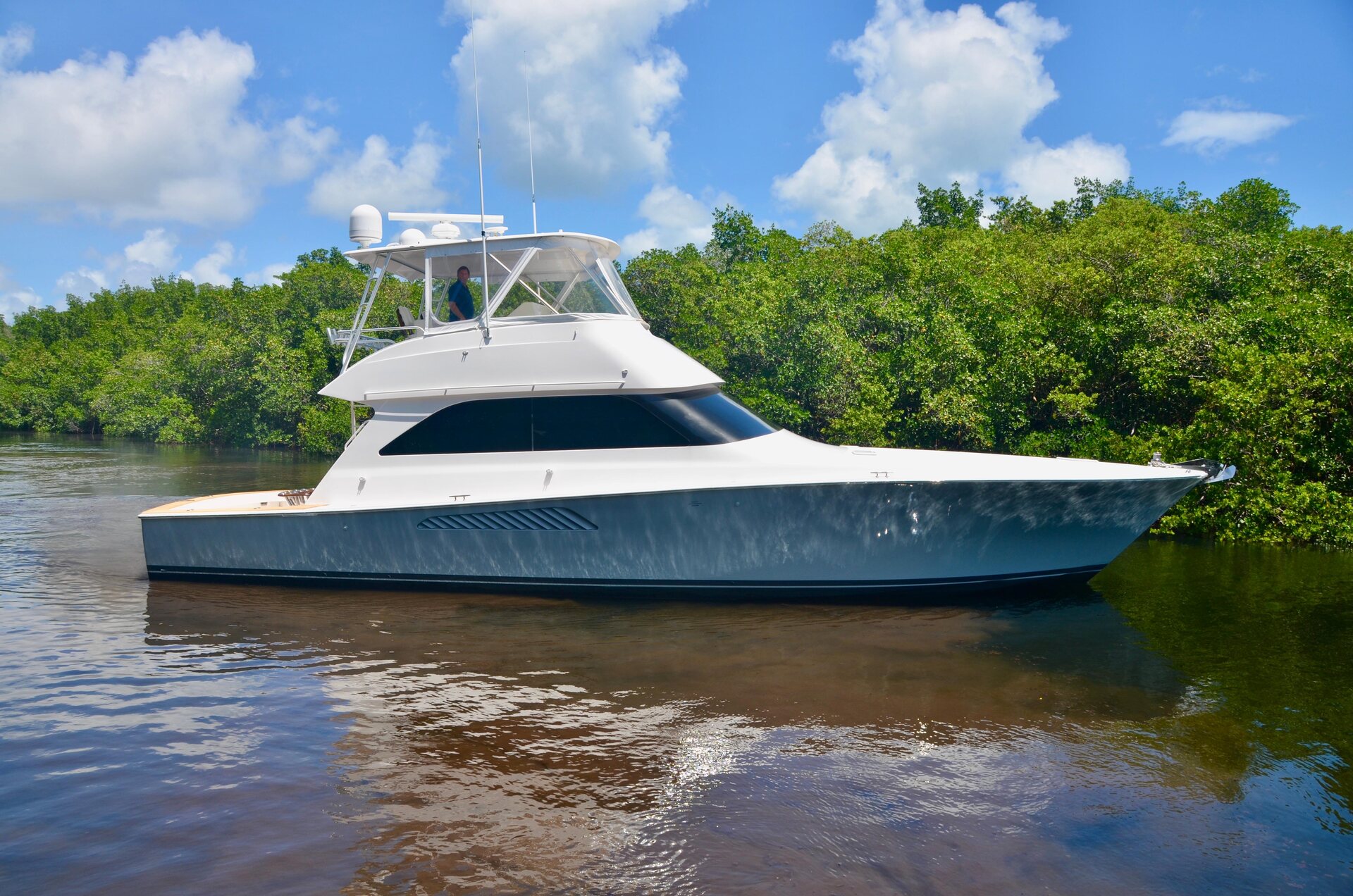 360 VR Virtual Tours of the 2004 Viking 52'