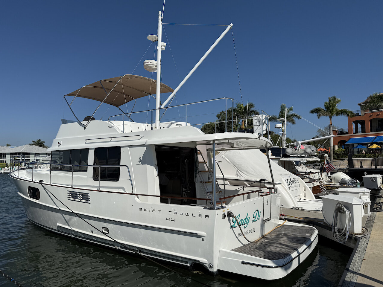 360 VR Virtual Tours of the Swift Trawler 44