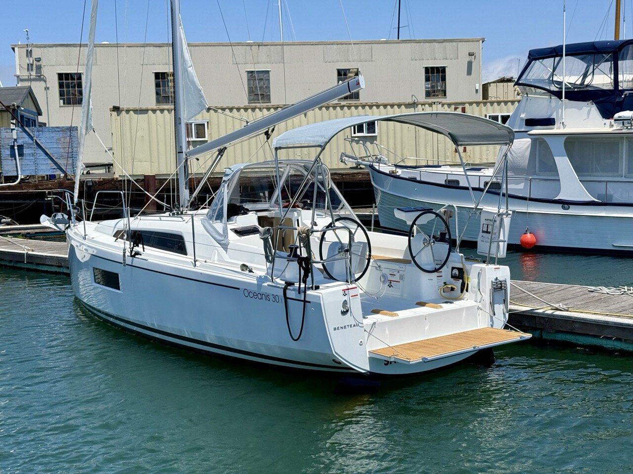 360 VR Virtual Tours of the Beneteau Oceanis 30.1 