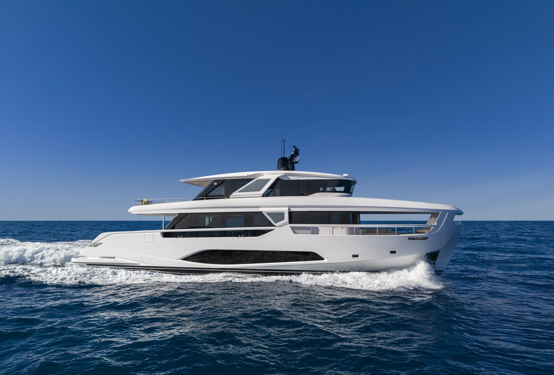 360 VR Virtual Tours of the Ferretti Yachts INFYNITO 90