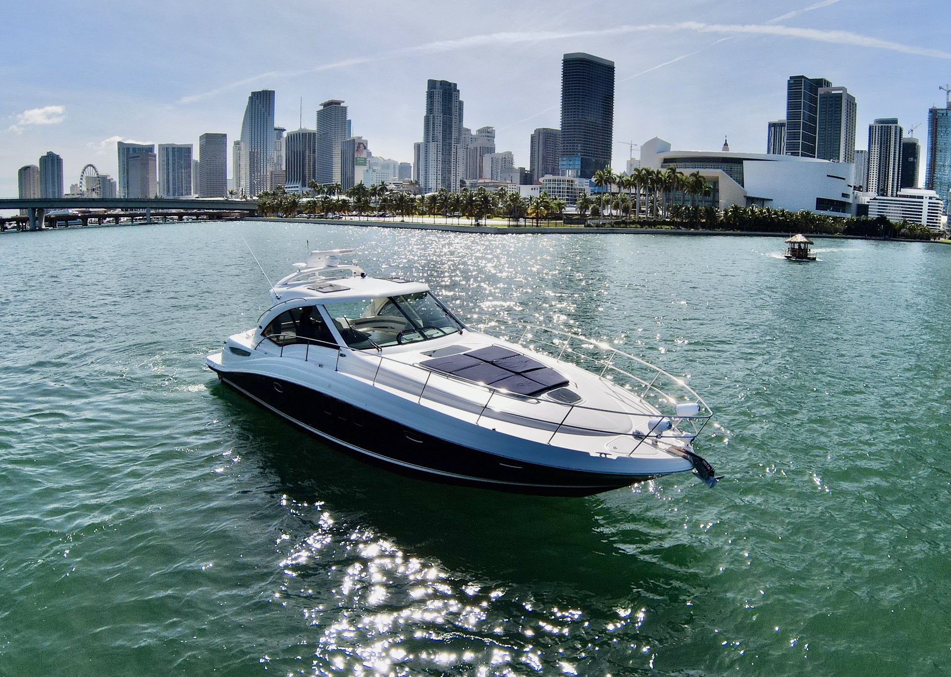 360 VR Virtual Tours of the Sea Ray 48 Sundancer