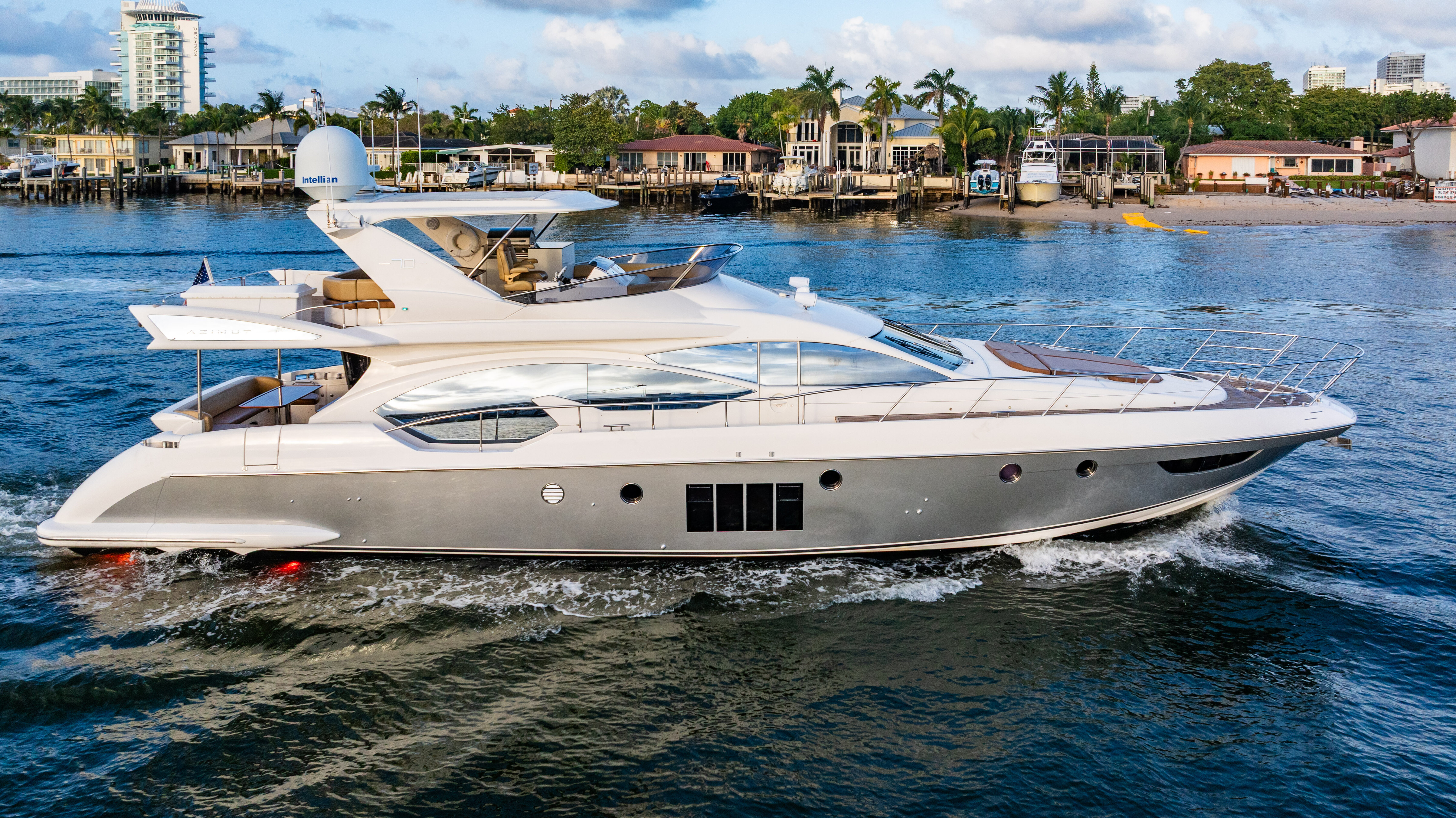 360 VR Virtual Tours of the 2019 Azimut 70' "Vitamin Sea"