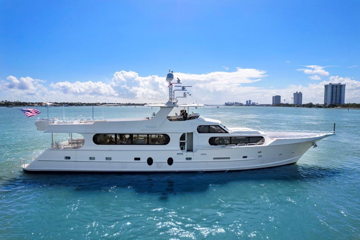 360 VR Virtual Tours of the 1984 Broward 110' Motor Yacht 