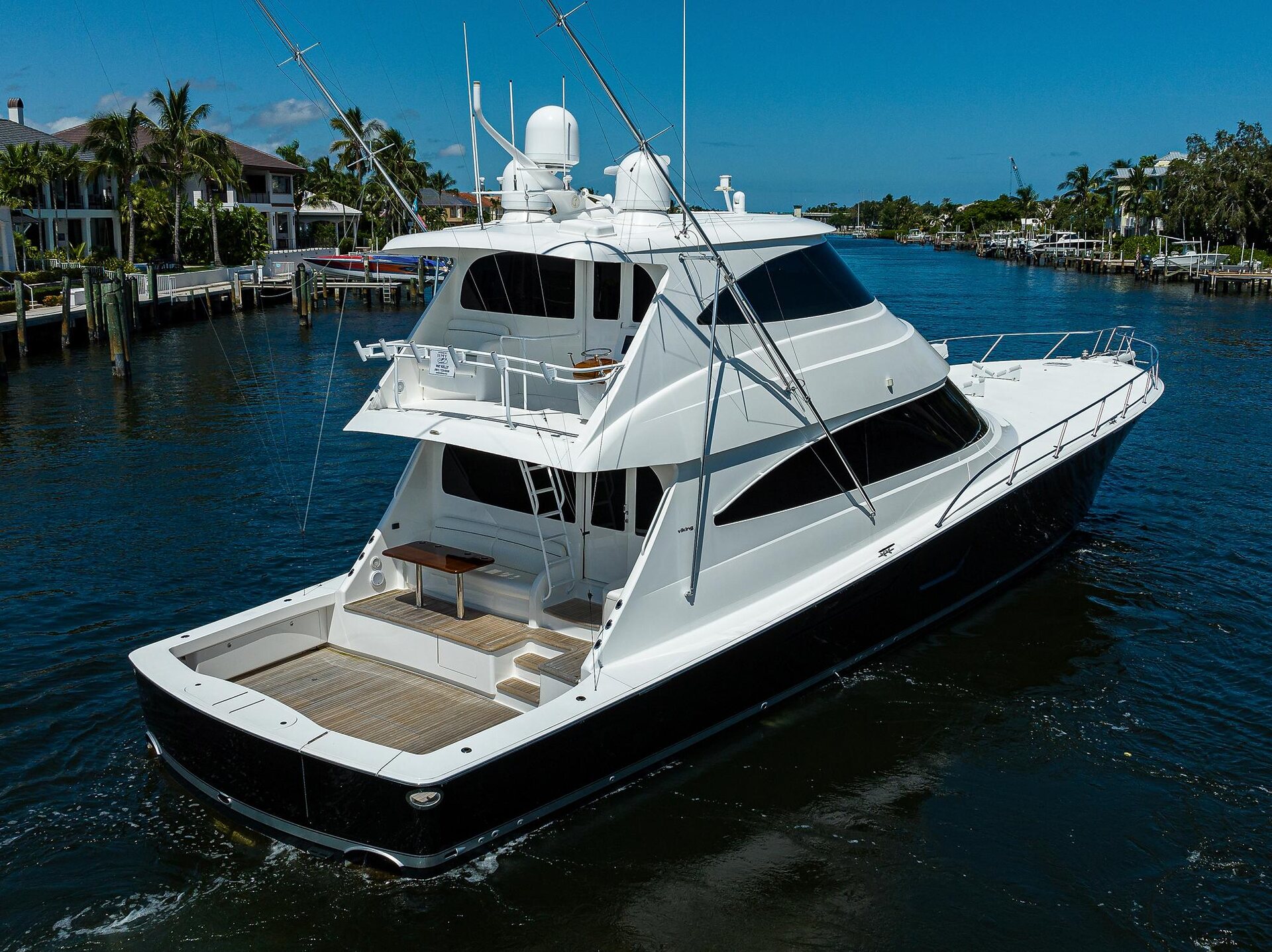 360 VR Virtual Tours of the 2017 Viking 80' Enclosed Bridge 