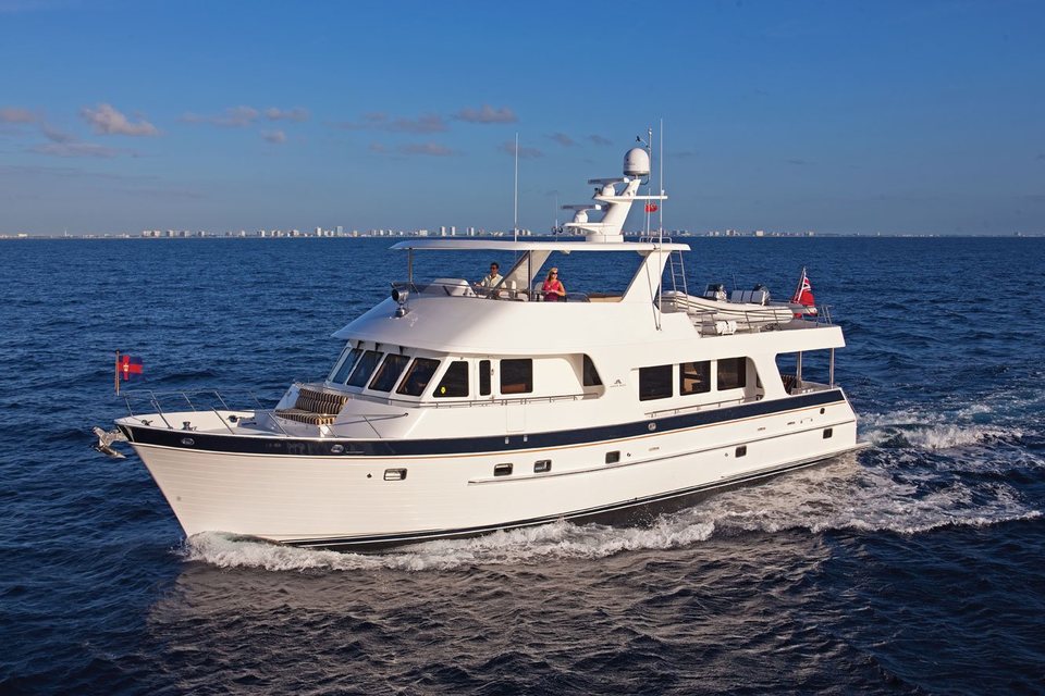 360 VR Virtual Tours of the Outer Reef 630 Cockpit Motoryacht