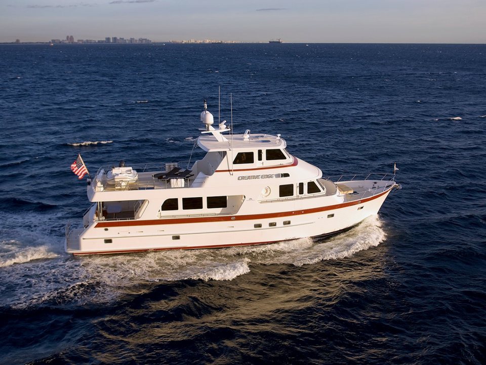 360 VR Virtual Tours of the Outer Reef 720 DeluxBridge Motoryacht