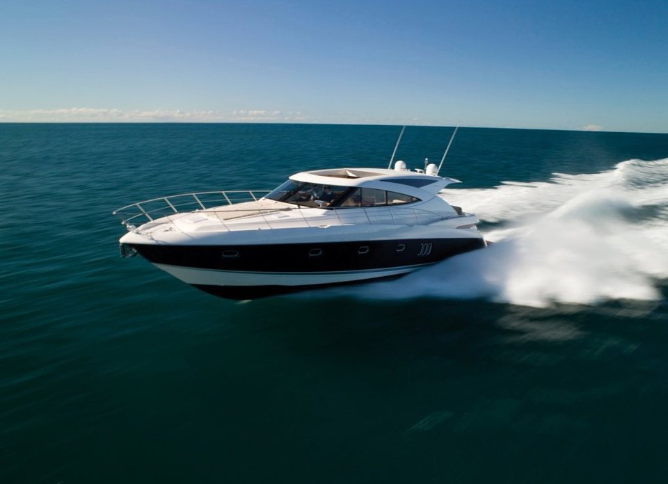 360 VR Virtual Tours of the Riviera 5800 Sport Yacht