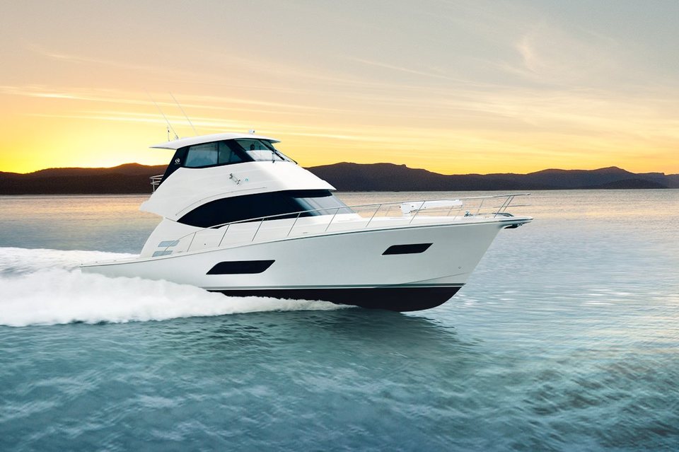 360 VR Virtual Tours of the Riviera 50 Enclosed Flybridge