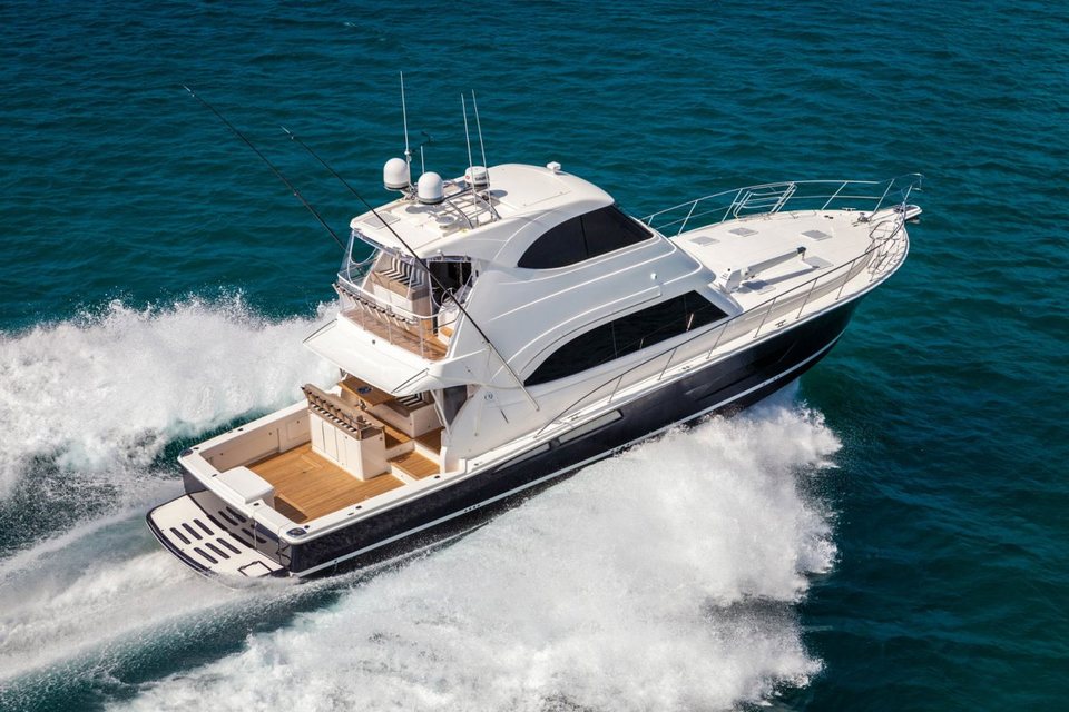 360 VR Virtual Tours of the Riviera 63 Enclosed Flybridge
