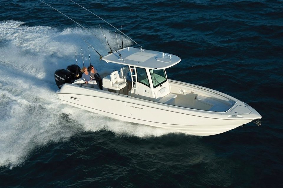 360 VR Virtual Tours of the Boston Whaler 320 Outrage