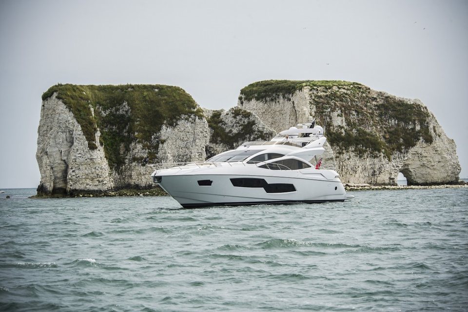 360 VR Virtual Tours of the Sunseeker 80 Sport Yacht