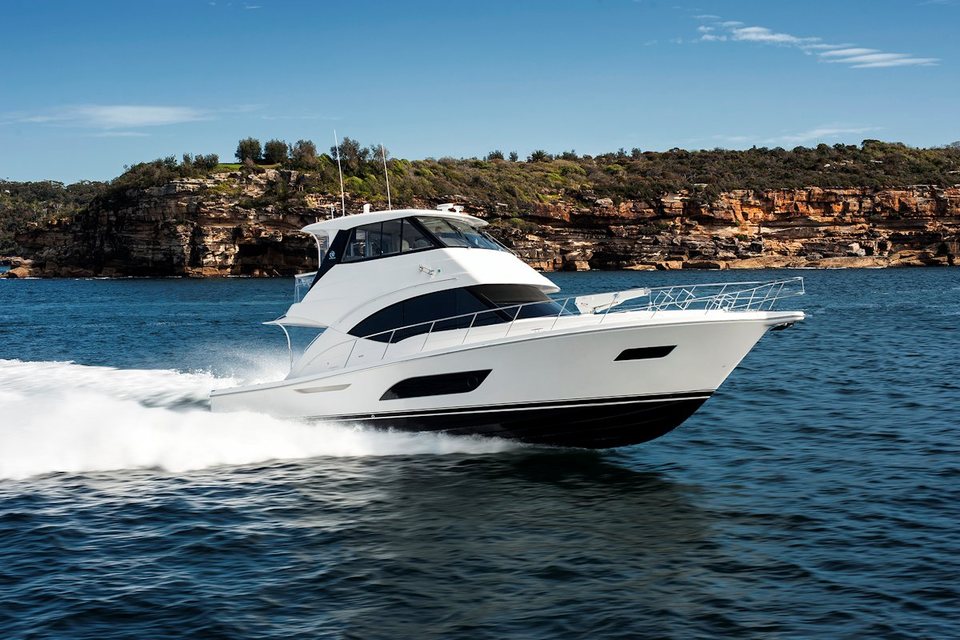 360 VR Virtual Tours of the Riviera 57 Enclosed Flybridge