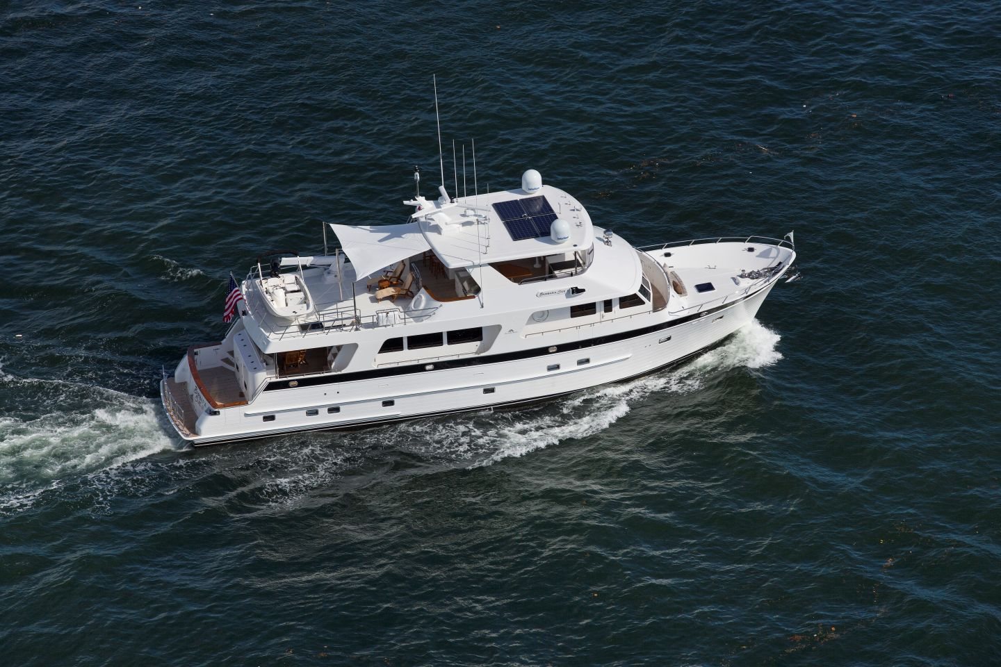 360 VR Virtual Tours of the Outer Reef 820 Cockpit Motoryacht
