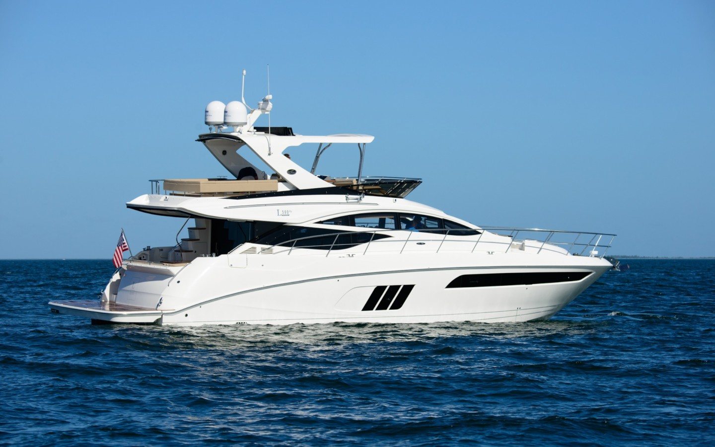 360 VR Virtual Tours of the Sea Ray L590 Fly