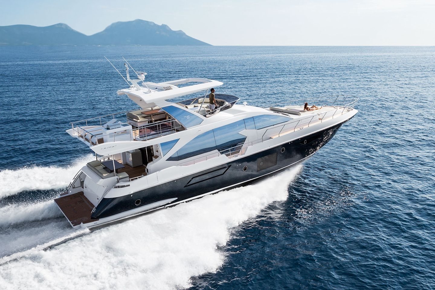 360 VR Virtual Tours of the Azimut Fly 72