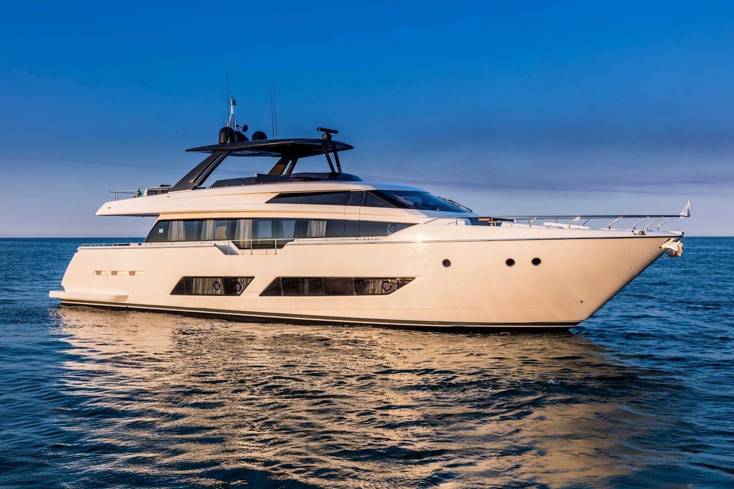 360 VR Virtual Tours of the Ferretti Yachts 850