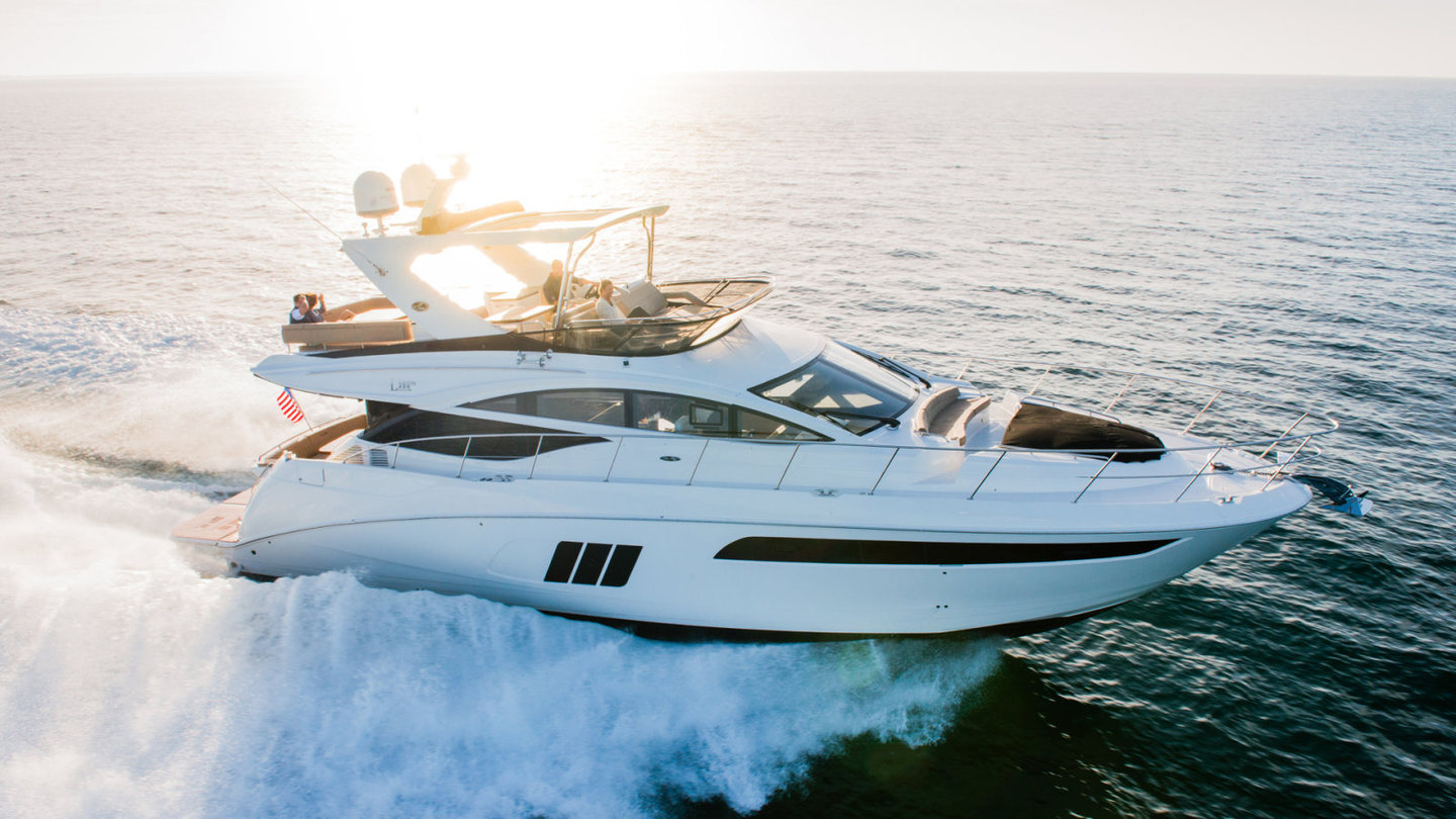 360 VR Virtual Tours of the Sea Ray L590 Fly