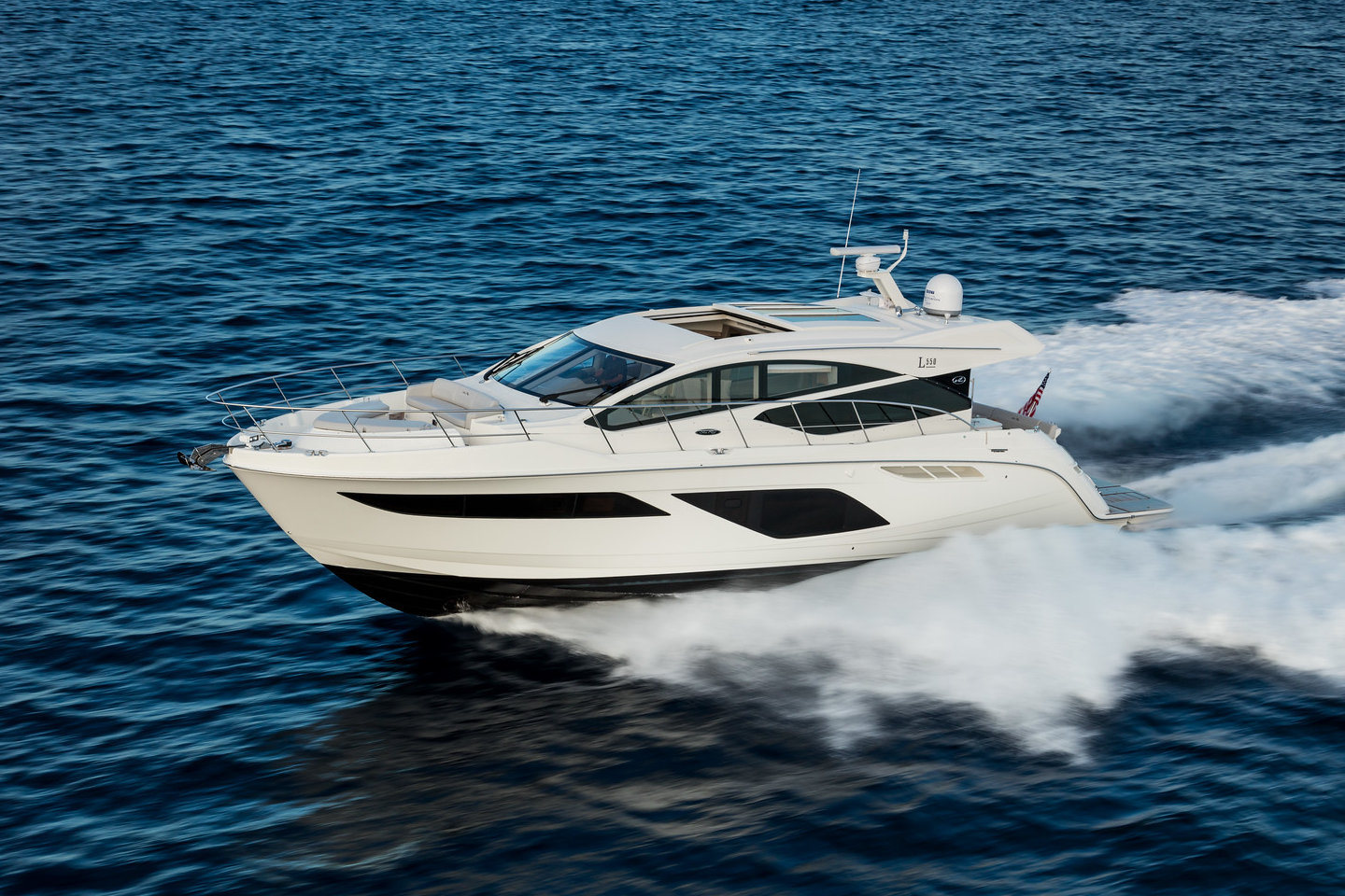 360 VR Virtual Tours of the Sea Ray L550