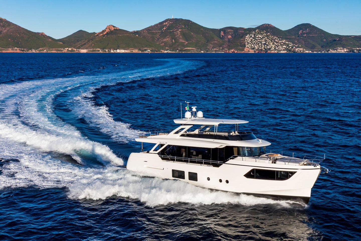 360 VR Virtual Tours of the Absolute Navetta 73
