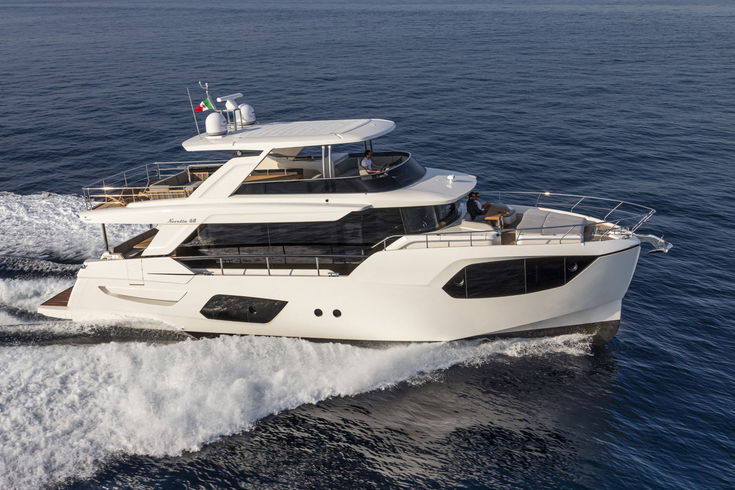 360 VR Virtual Tours of the Absolute Navetta 68