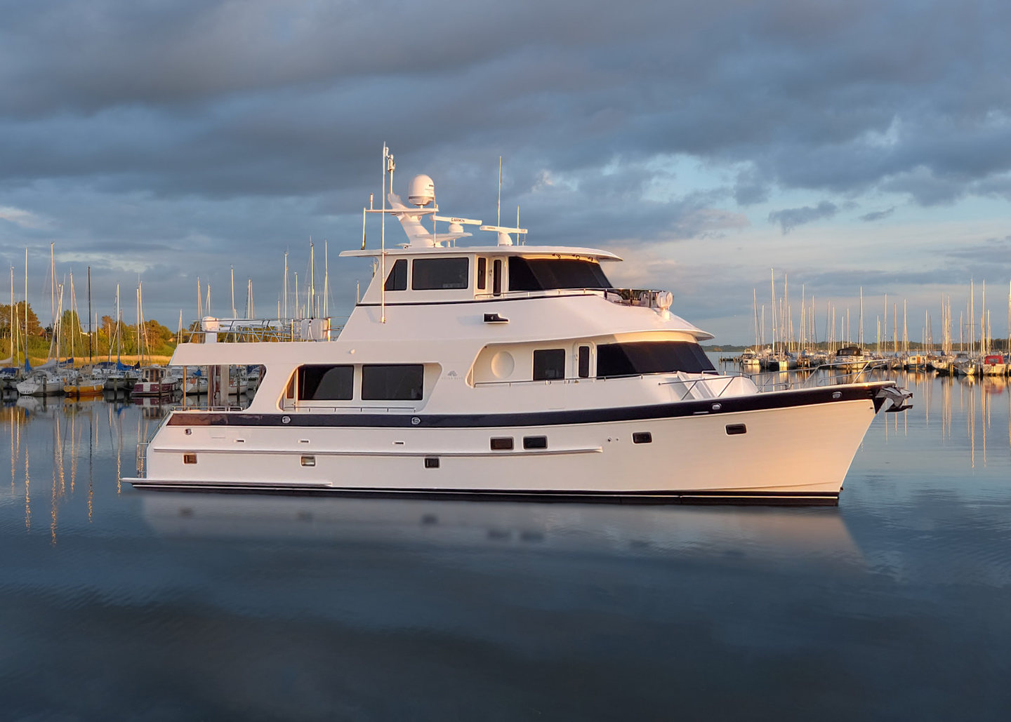 360 VR Virtual Tours of the Outer Reef 720 DeluxBridge Motoryacht