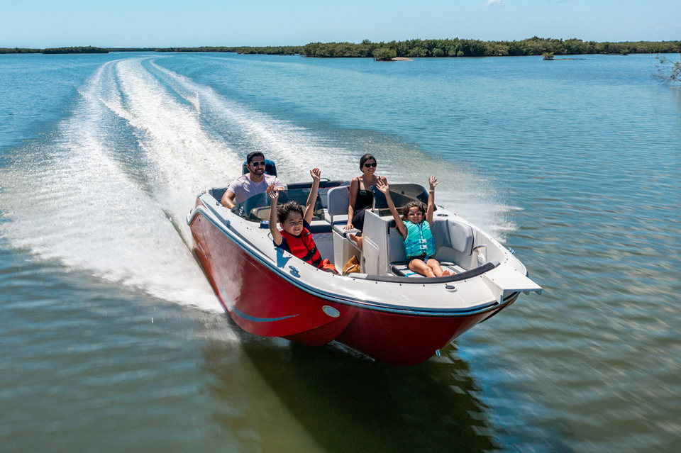 360 VR Virtual Tours of the Bayliner Element M19
