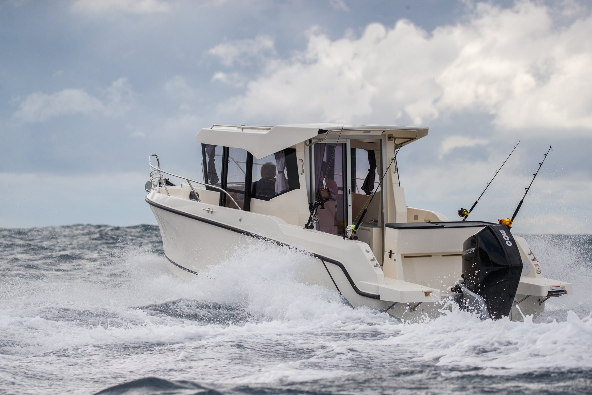 360 VR Virtual Tours of the Trophy 25 Pilothouse