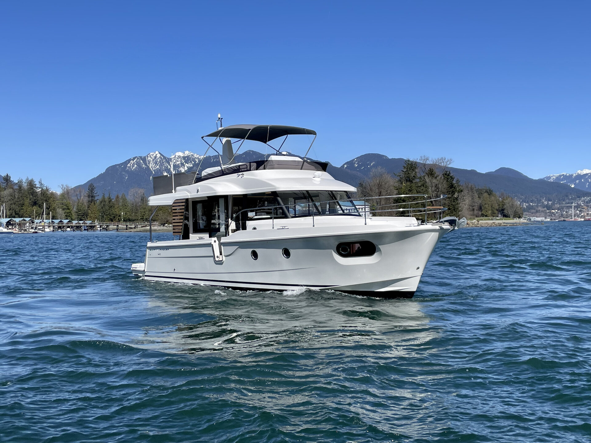 360 VR Virtual Tours of the 2023 Beneteau Swift Trawler 41 Fly