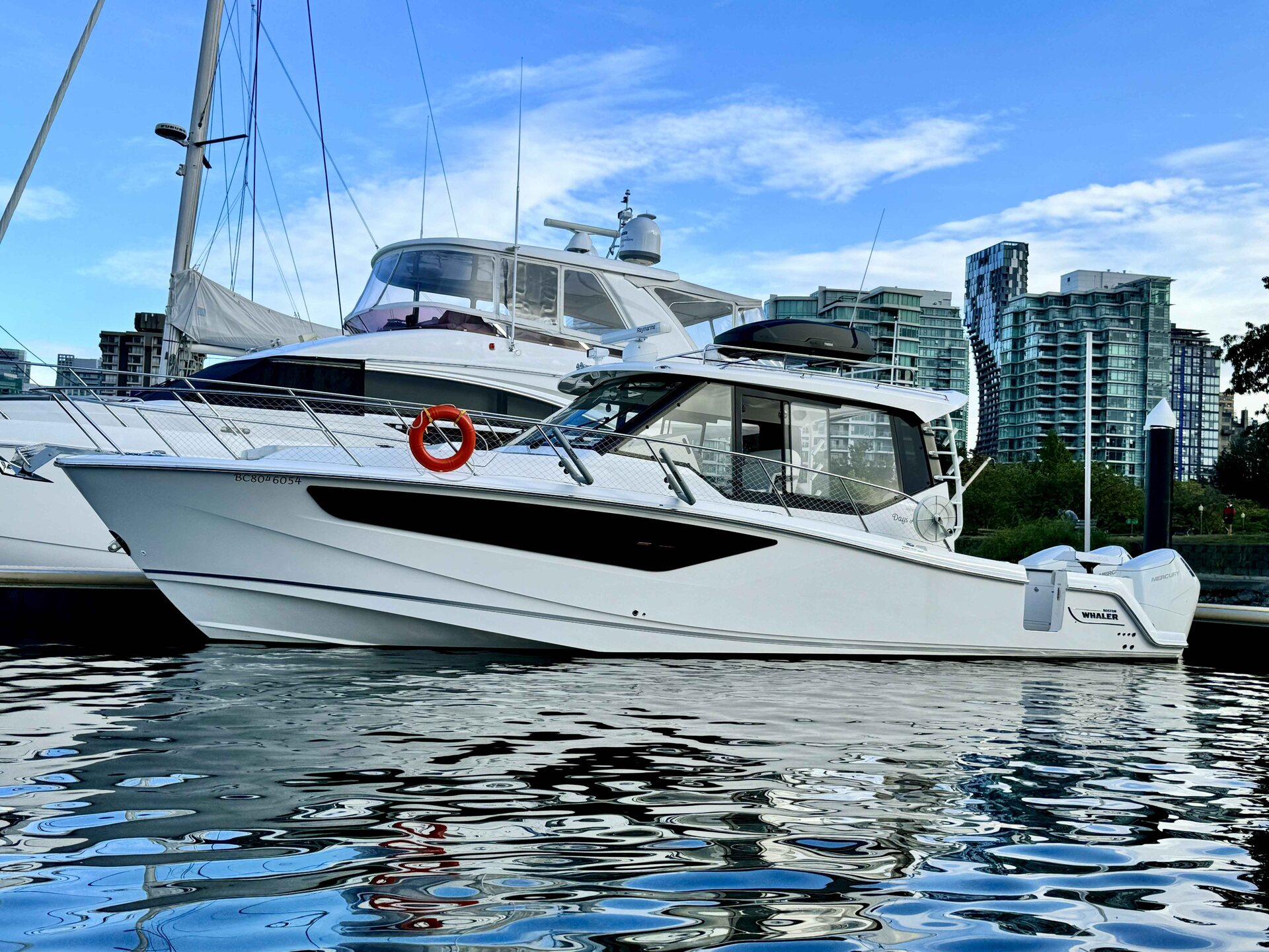 360 VR Virtual Tours of the 2022 Boston Whaler 405 Conquest