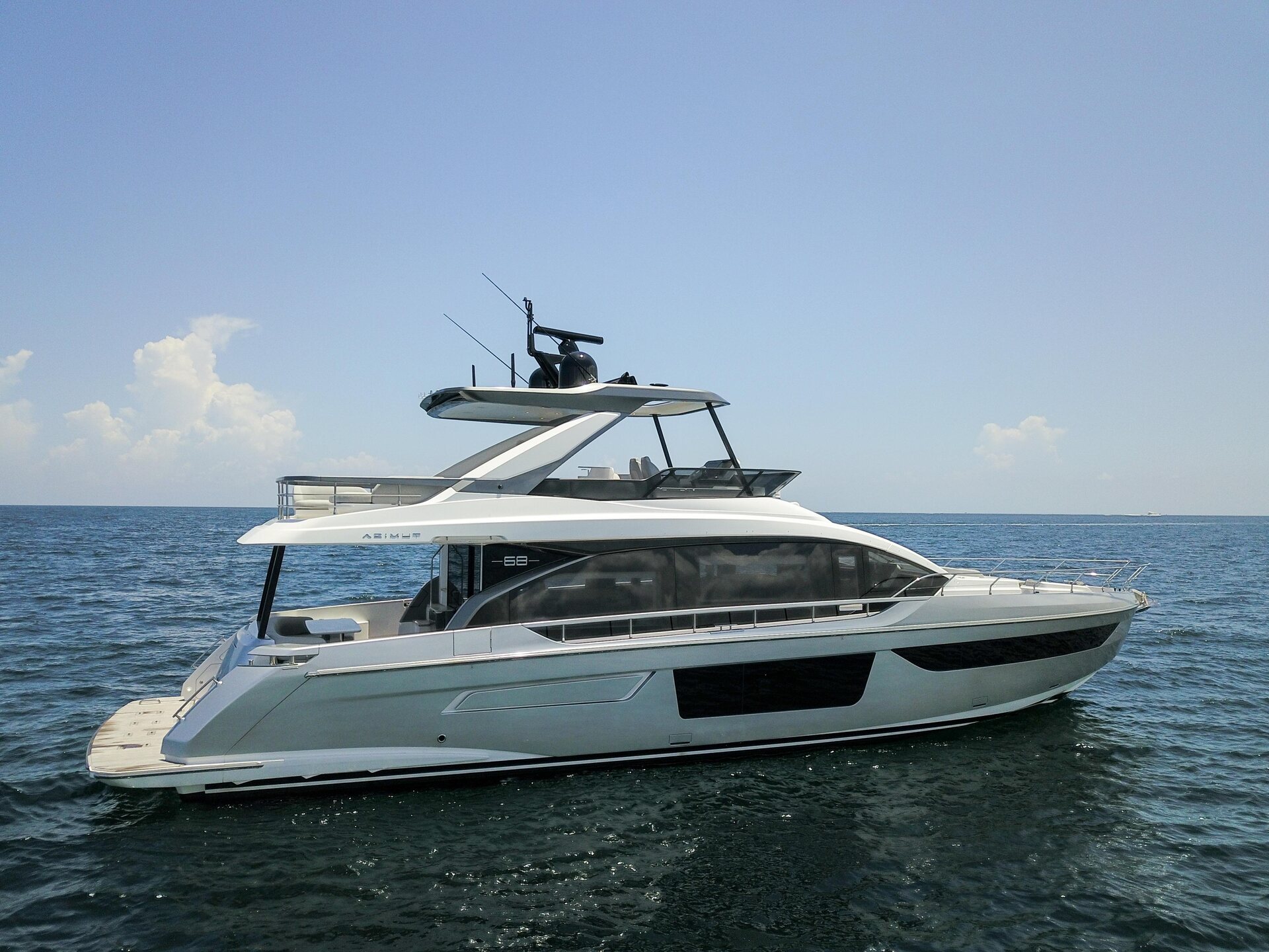 360 VR Virtual Tours of the 2023 Azimut 68' Fly "Crimson"