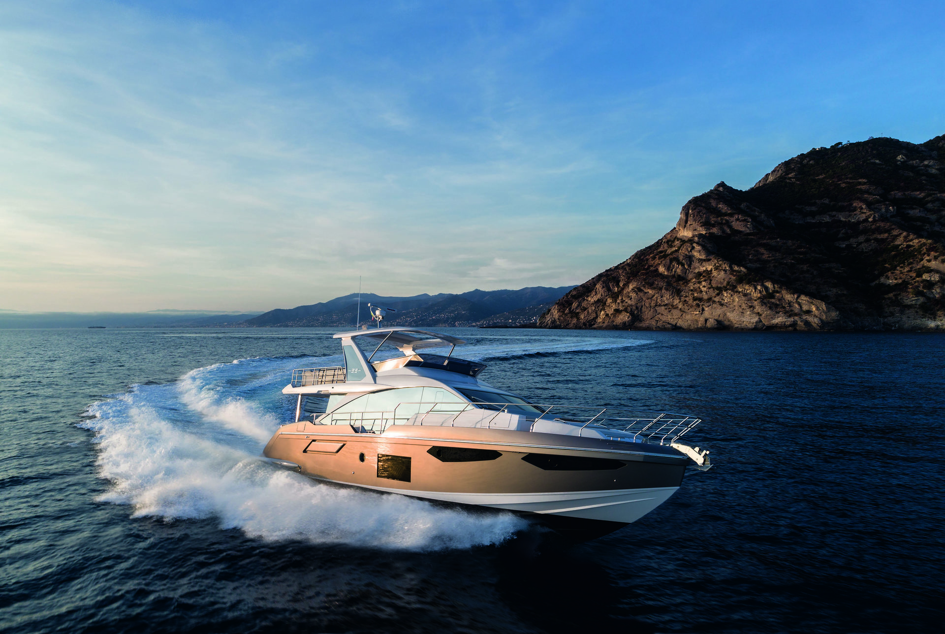 360 VR Virtual Tours of the Azimut Fly 62